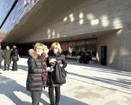 Maria Marchesi e Lilia Piacentini all'entrata del Museo